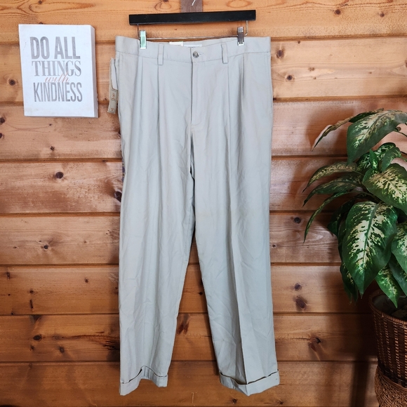 Dockers NWT Easy Khaki Relaxed Fit Pant Pleated Cuffed Slacks Comfort Sz 34 X32" - Picture 1 of 14